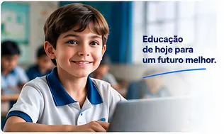 Aluno em sala de aula com a mensagem Educação de hoje para um futuro melhor